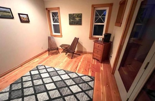 Bayview House | Bayview Beauty close to Silverwood theme Park.