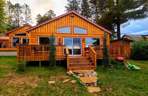 Elcho Cabin | Bayview Cabin on Picturesque Northwoods 7 mile chain of lakes (All seasons)