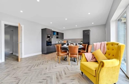 Downings Apartment | Bayview Downings- Luxury 3 Bedroom First Floor Apt