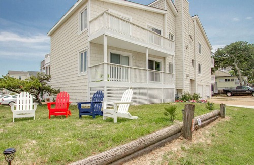 Chic's Beach Condo | Bayview Escape at Chic Beach