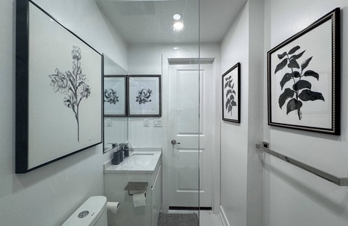 Richmond Hill House | Bayview Luxury Stay | 8 Beds for 16 Guests | Richmond Hill Townhouse