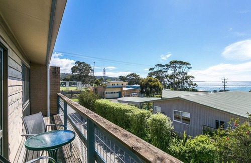Lorne Apartment | Bayview Number Two - Classic Coastal Escape For Your Pet Too!