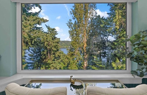 Bremerton Apartment | BayView Tower - Romantic Studio w/Beach Access