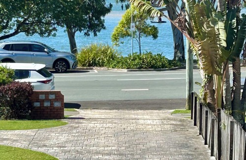 Maroochydore House | Bayz on the River.WATERFRONT. PET FRIENDLY.KAYAKS!