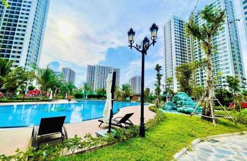 District 9 Apartment | BB Home - Vinhomes 1BR Apartment With Pool View