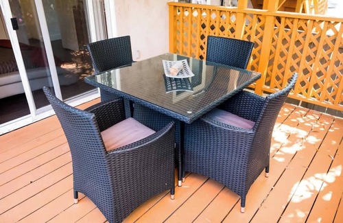 Hillcrest House | BBQ Grill, 5 mins to DT, Canyon Views, Parking