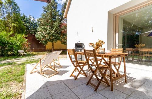 Balatonszarszo Apartment | BBQ Terrace Balaton 2BR Apt by NW