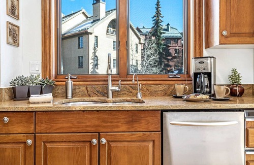 Beaver Creek Condo | BC Lodge at Covered Bridge with Pool, Hot Tub, Fitness Room, Fireplace, AC