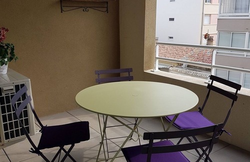 Palavas-les-Flots Apartment | Beach 20m, sea view, 3rd floor, private lift/parking/charging station