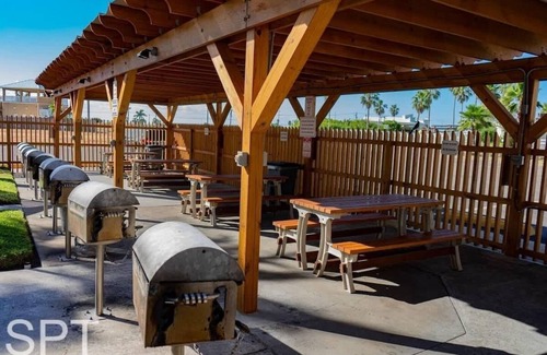 South Padre Island Condo | *Beach access Condo * Nice pool/hot tub area w/bbq (Gulfview I – #213) by RedAwning