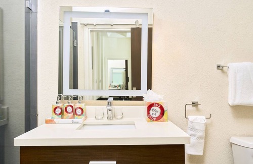 Blue Waters Hotel | Beach Adventures! Free Continental Breakfast and Beach Sunbeds, Swimming Pool!