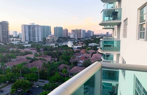 Golden Beach Condo | Beach Apartment at Condo-hotel