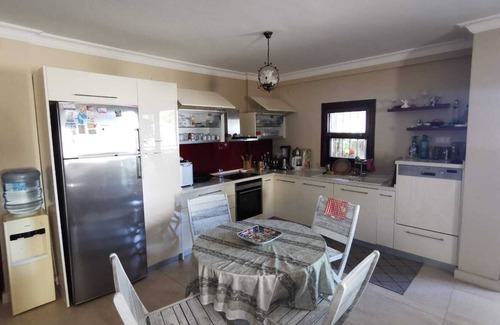 Dagbelen House | Beach apartment with large terrace and sea view