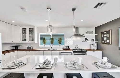South Corals House | Beach Bliss: 10 Mins to Waves, 3BR Oasis with Pool