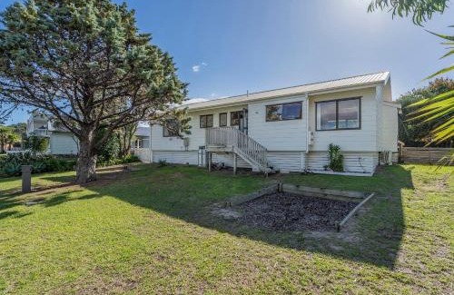 Matarangi House | Beach Bliss Haven - Matarangi Holiday Home