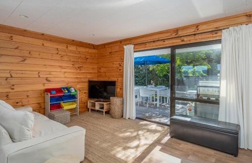 Matarangi House | Beach Bliss Haven - Matarangi Holiday Home
