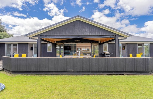Whangapoua House | Beach Break Bach - Whangapoua Holiday Home