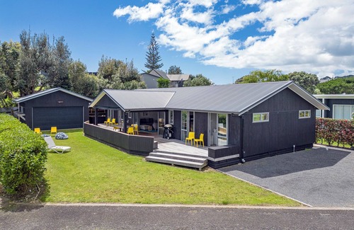 Whangapoua House | Beach Break Bach - Whangapoua Holiday Home