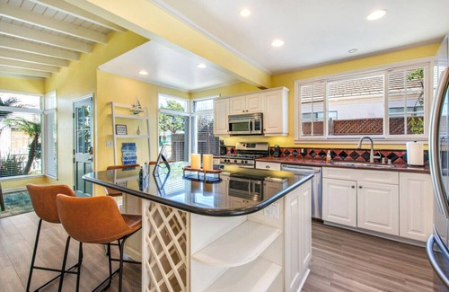 Valmonte House | Beach Breeze Bungalow | 1.3Miles To Beach | Cozy