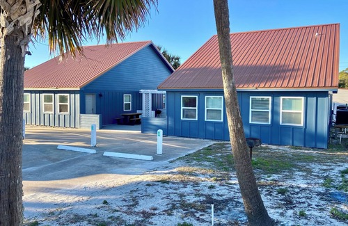 East End Cottage | Beach Bum Cottages - Sleeps up to 20 - Steps to Gulf Beach Access, Onsite Pool