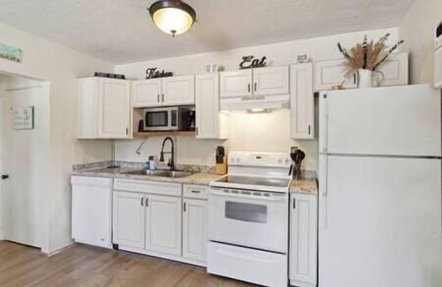 Cocoa Beach Apartment | Beach Bungalows By The Sea 1