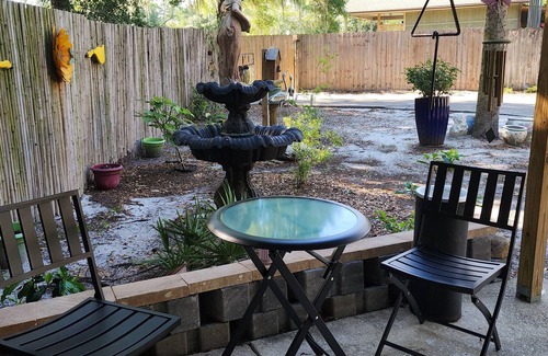 Navarre Cabin | Beach Cottage 5min walk to bay or 5 min. Travel to Gulf of Mexico
