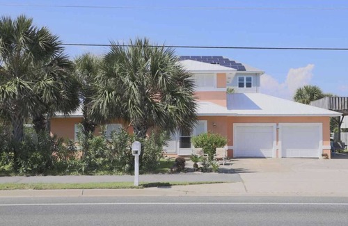 Villa Primera House | Beach Cottage - Beautiful Sunsets - Short walk to beach ^Monthly discount^