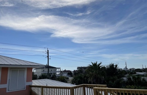 Villa Primera House | Beach Cottage - Beautiful Sunsets - Short walk to beach ^Monthly discount^