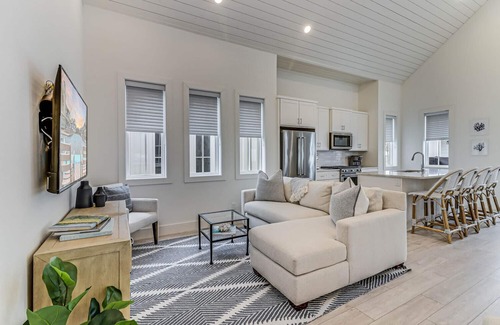 Cinnamon Shore House | Beach Cottage on Sunset Park@Cinnamon Shore Near Great Amenities & Pizzeria