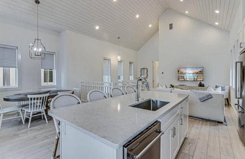 Cinnamon Shore House | Beach Cottage on Sunset Park@Cinnamon Shore Near Great Amenities & Pizzeria