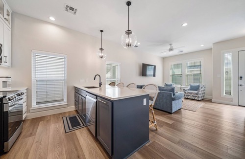 Corpus Christi Cottage | Beach Cottage on North Padre Island~Walk to beach~Canal access~Pool