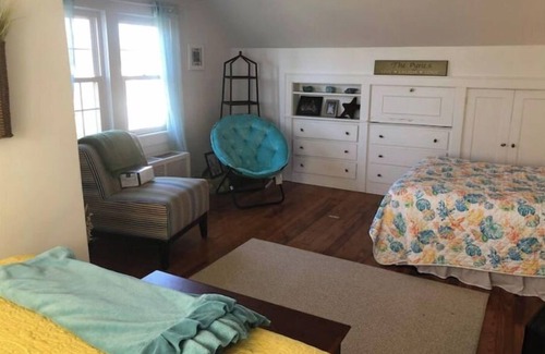 Westerly House | Beach cottage sleeps 6 great location close to Misquamicut