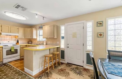 St. Augustine Beach Cottage | Beach Cottage steps from the Ocean