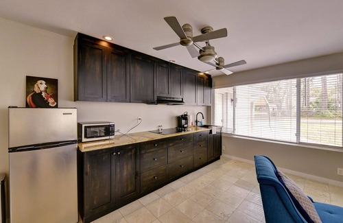 Demere Park Cottage | Beach Cove - Walk to Pier, Village, Shops & Restaurants