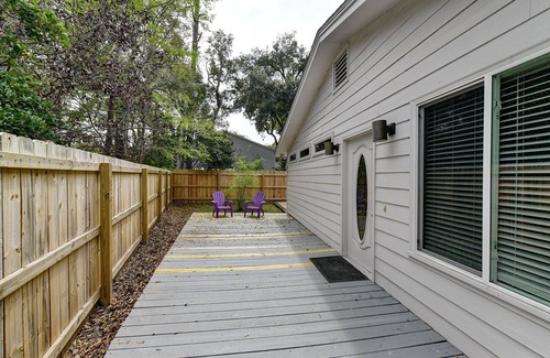 Demere Park Cottage | Beach Cove - Walk to Pier, Village, Shops & Restaurants