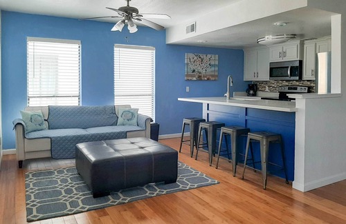 South Padre Island Apartment | Beach Digs: Walk to Restaurants, Bars & Ocean