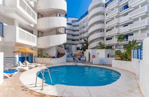 Torrequebrada Apartment | Beach Escape with Pool and Parking
