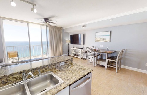 Panama City Beach Condo | Beach Front 2bed 3bath bunks Free Beach Service Free Golf & Activities Daily