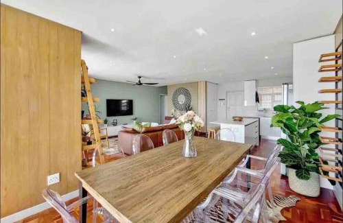 Three Anchor Bay Apartment | Beach Front Bliss + Inverter+parking