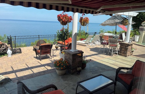 Long Island House | Beach front house amazing views 3/3, 8 person spa covered granite wet bar 55” TV