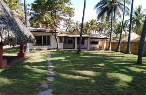 Acajutla House | Beach front house next to restaurant