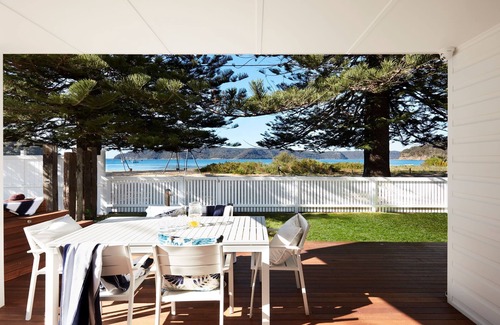 Patonga House | Beach Front House Outdoor Hot Tub Sauna