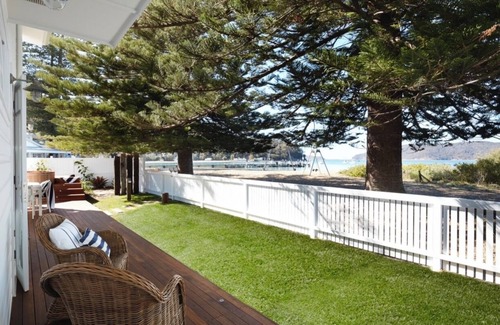 Patonga House | Beach Front House Outdoor Hot Tub Sauna