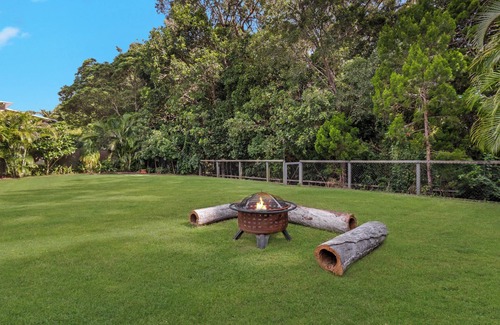 Toogoom House | Beach Front, Modern & Spacious, Securely Fenced for Kids & Pets