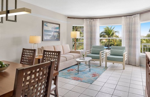 Palm Beach Resort | Beach Fun at Surf Club Resort+Amenities