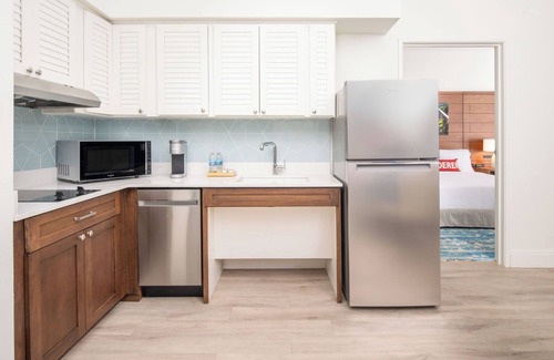 Park Shore Hotel | Beach Getaway Ideal for Family | Spacious Suite w/Kitchen | Free Parking