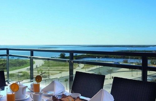 Olhao Apartment | Beach Getaway in Olhão! Swimming Pool, Free Public Parking, Pets are Welcome!