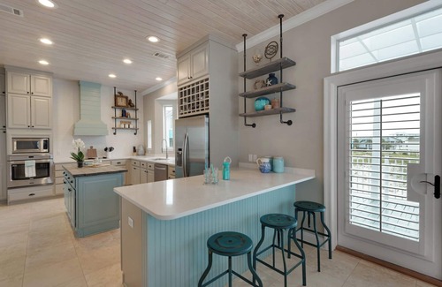Villa Segunda House | 🌴 Beach Getaway 🌴 Steps to Beach w/Pool + Sleeps 22 + Gulf Views