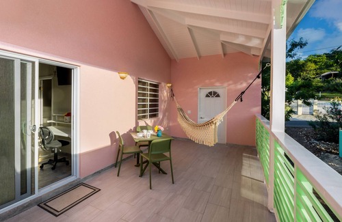 Runaway Bay Apartment | Beach, golf, everything nearby Top quality, quiet, comfortable