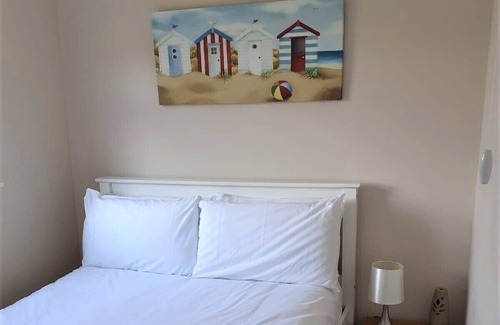 Scratby Ski Chalet | Beach Haven on quiet site walk to beach, nr Gt Yarmouth & Broads